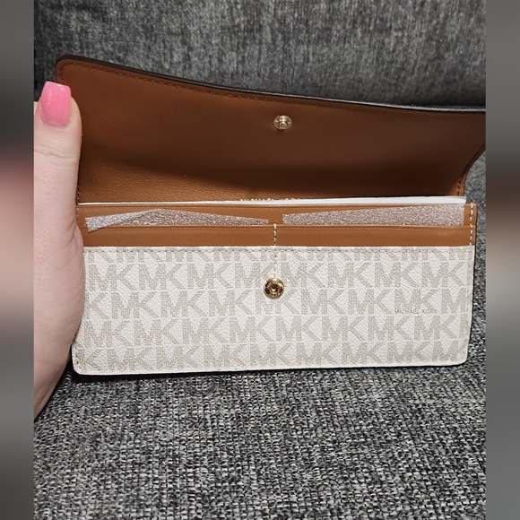 Authentic Michael Kors slim wallet - Picture 3 of 4